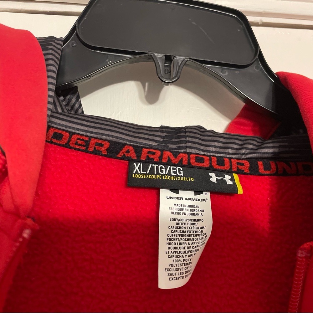 Under Armor Sweat Shirt